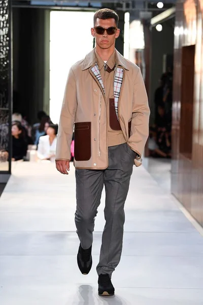 Look 64